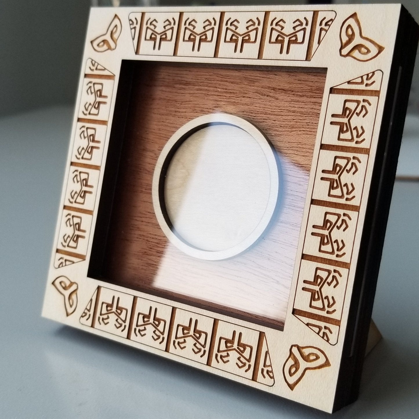 The Eye of Stormlight & Wit Box Wooden Challenge Coin Display based on The Way of Kings by Brandon Sanderson and Original Double Eye of The Almighty Art by Isaac Stewart